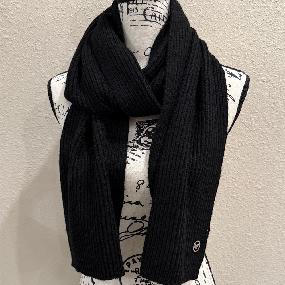 MICHAEL Michael Kors Black Empire Fishermans Rib Knit Scarf